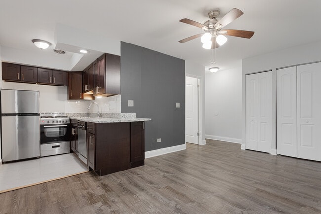 Photo - 6201 N Kenmore Ave