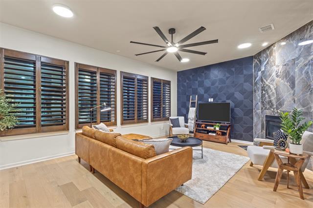 Photo - 1209 Savoy Ln