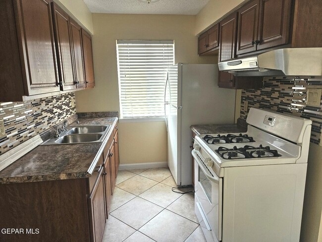 Photo - 1601 N El Paso St Unit 2