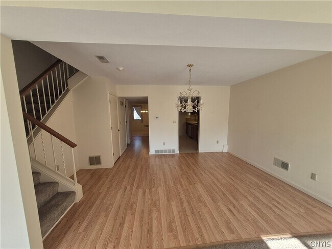 Photo - 489 Summerhaven Dr N