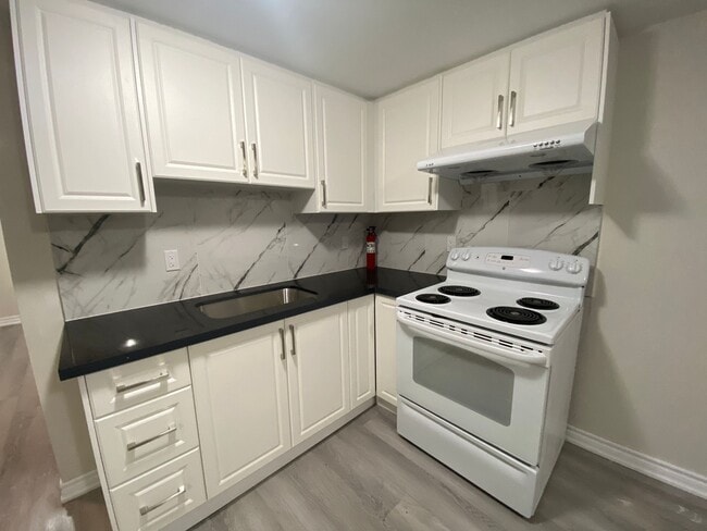 Building Photo - 35 Amberley Dr