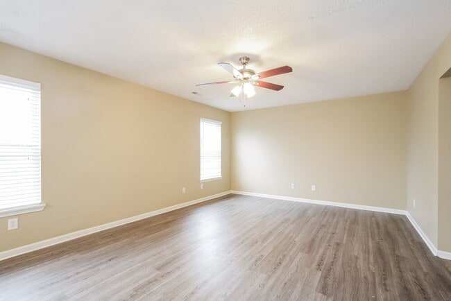 Photo - 468 Brookstone Dr