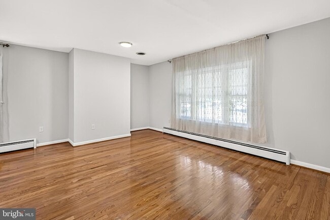 Photo - 2843 Annandale Rd
