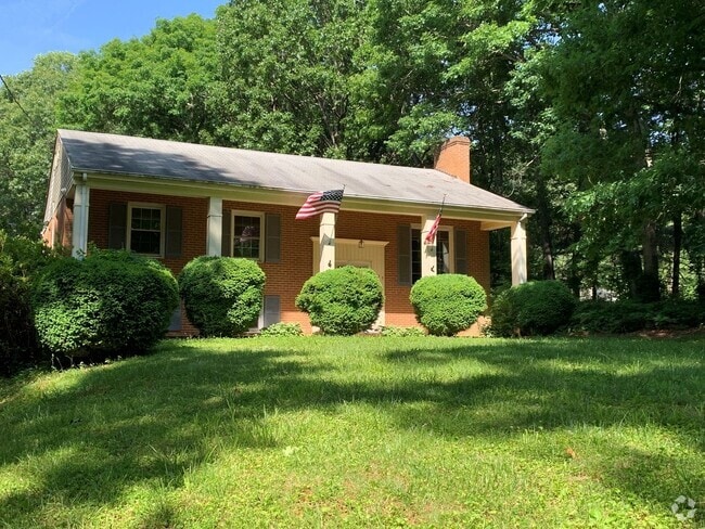 Building Photo - Split Foyer Home in Rustburg