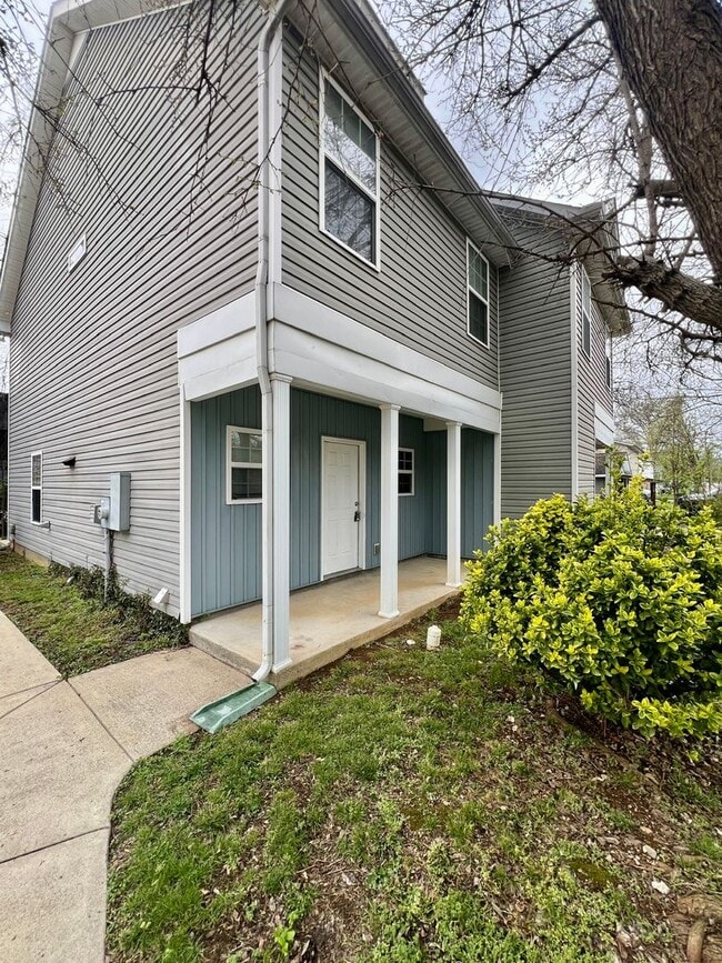 Photo - Showing Now! 2BR 2.5BA Townhouse Moments From Murfreesboro Square