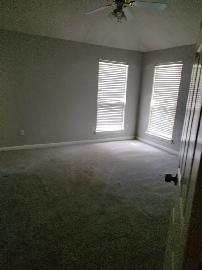 Building Photo - 208 Canterbury Dr Rental