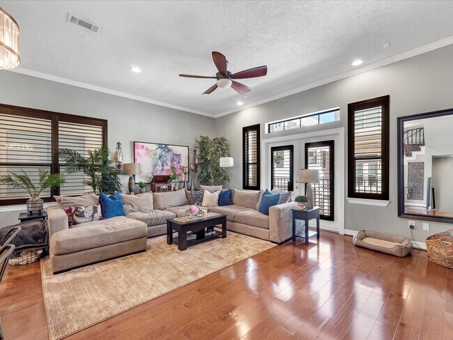 Photo - 905 Garden Oaks Terrace