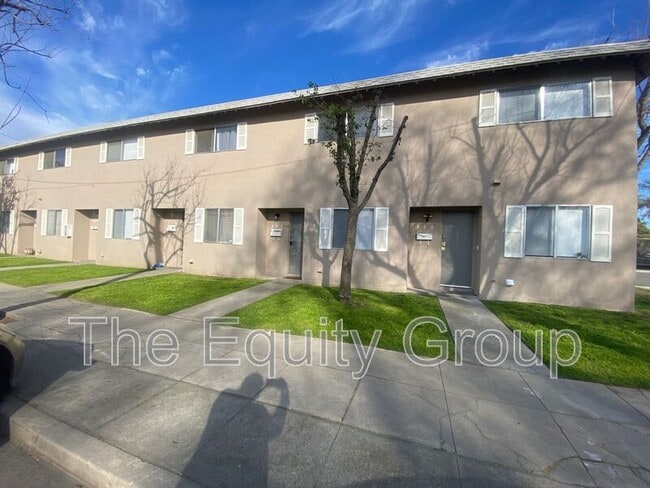 Photo - 402 N West St Townhome