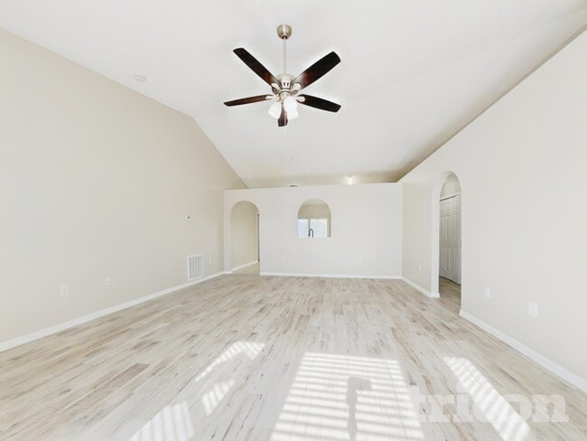 Photo - 164 Larchmont Dr