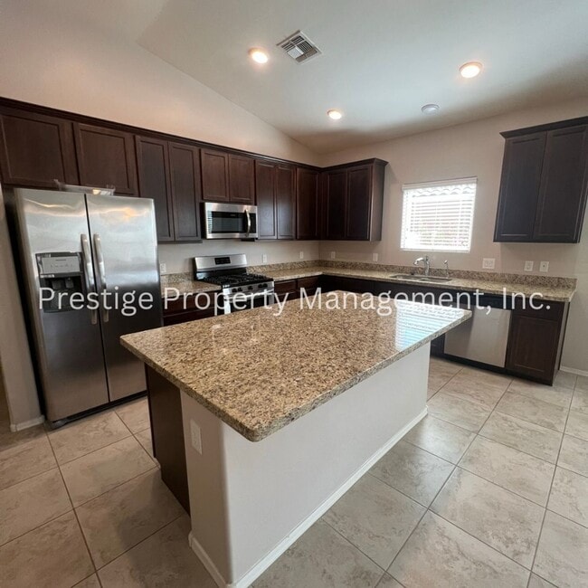 Photo - 3BD+Den/3BA Marana Home With Wonderful Com...