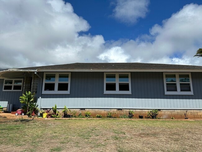 Building Photo - 233 Kanoa St Rental