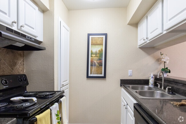1 BR, 1 BA - 650 SF
