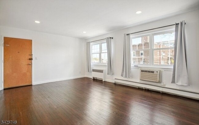 Photo - 604 Chestnut St