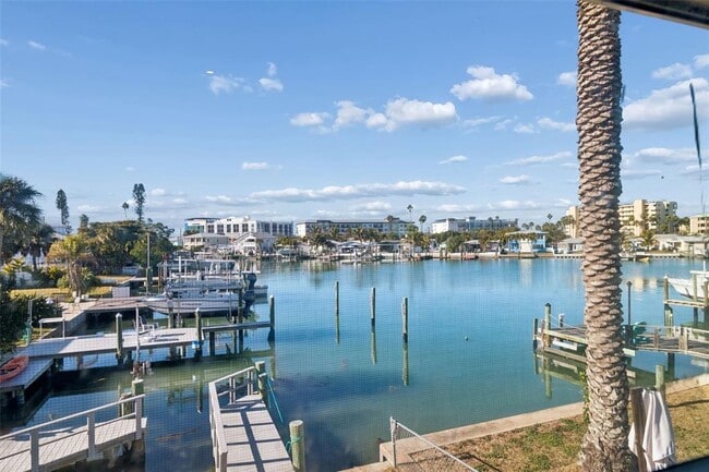 Building Photo - 14919 N Bayshore Dr