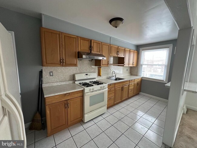 Photo - 6723 Leonard St