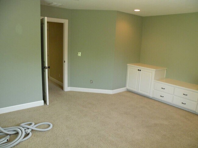 Bonus Room 2 - 3272 Jayhawk Ct Unit 1