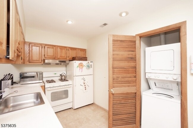 Photo - 2 Falkenstein Dr Unit 4
