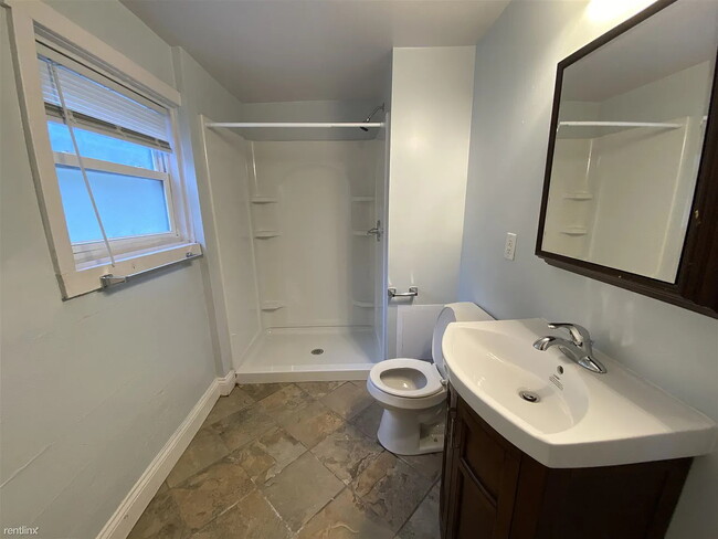 Photo - 1043 N Main St