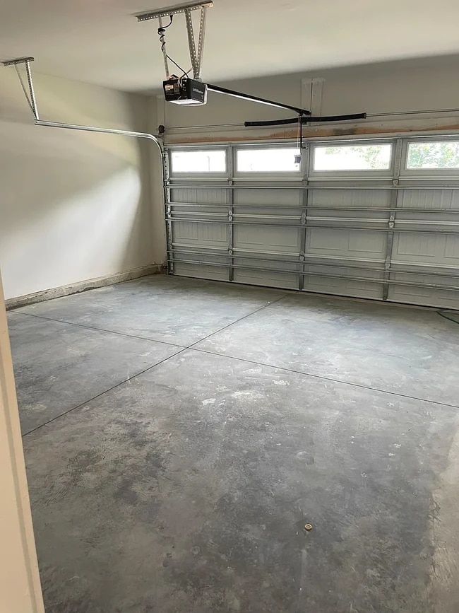 Cochera - 2511 Greenmarket Dr