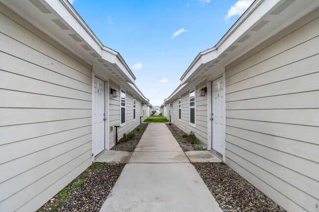 Photo - 2214 Multi National Apartamentos