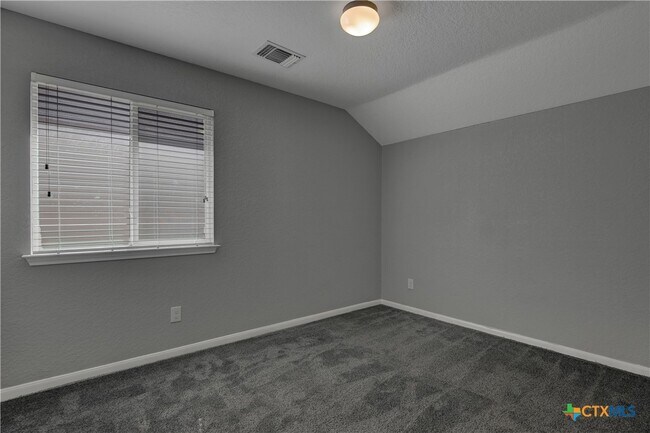 Photo - 240 Oak Creek Way