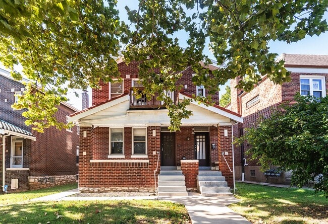Building Photo - 4926 Winona Ave Unit 1st Fl Rental
