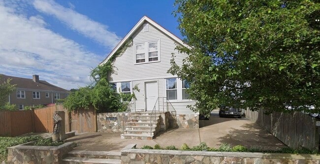 Building Photo - 1034 Main St