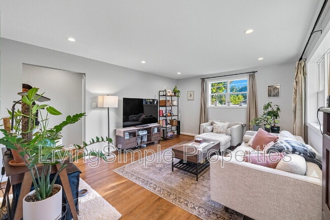 Photo - 422 Eisner St