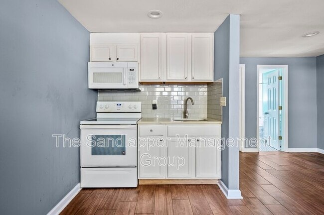 Photo - 2169 Eleanor Dr Unit B