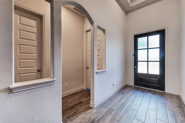 Photo - 18202 Nisbet Crossing