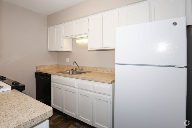 2 Bedroom/ 1 1/2 Bath Townhome - 1025 SQFT