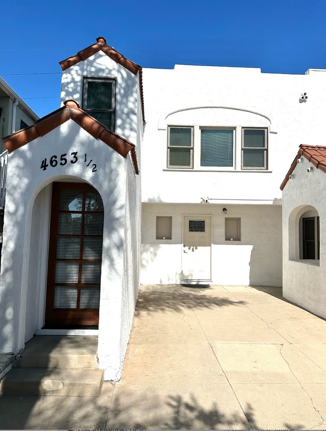 Building Photo - 4649-4653 1/2 Unit 1/2 Rental