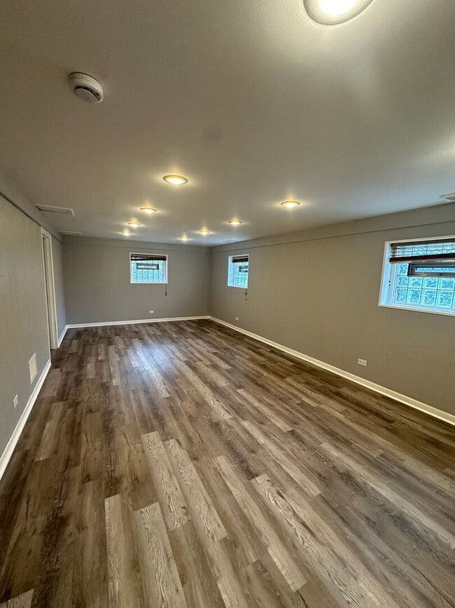 Photo - 923 W 187th St