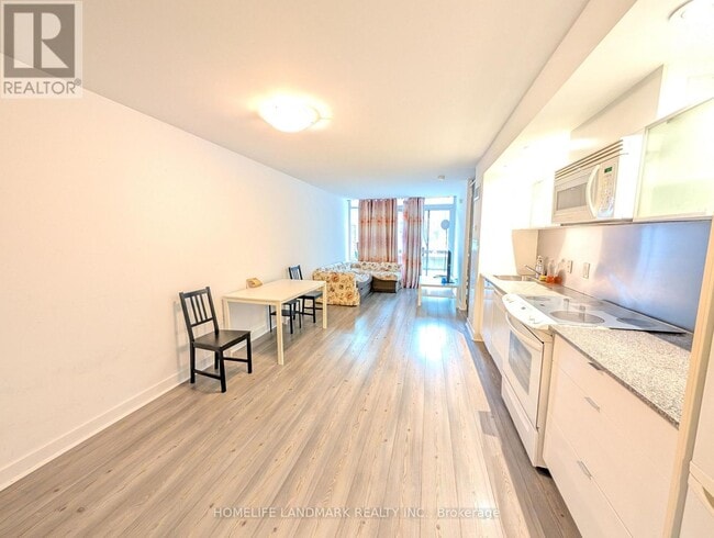 Photo - 705-4k Spadina Ave. Unit 225