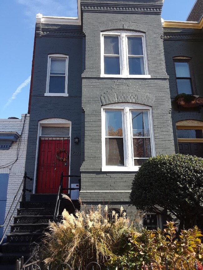 Building Photo - 533 8th Street Northeast Unit 533