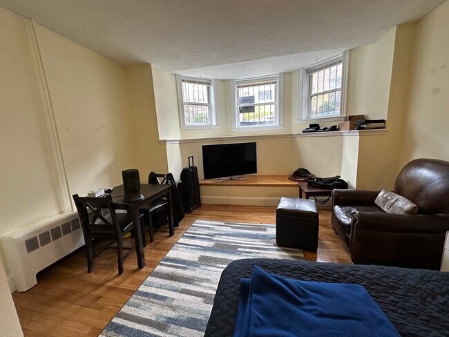 Building Photo - 300 Marlborough St Unit 1 Rental