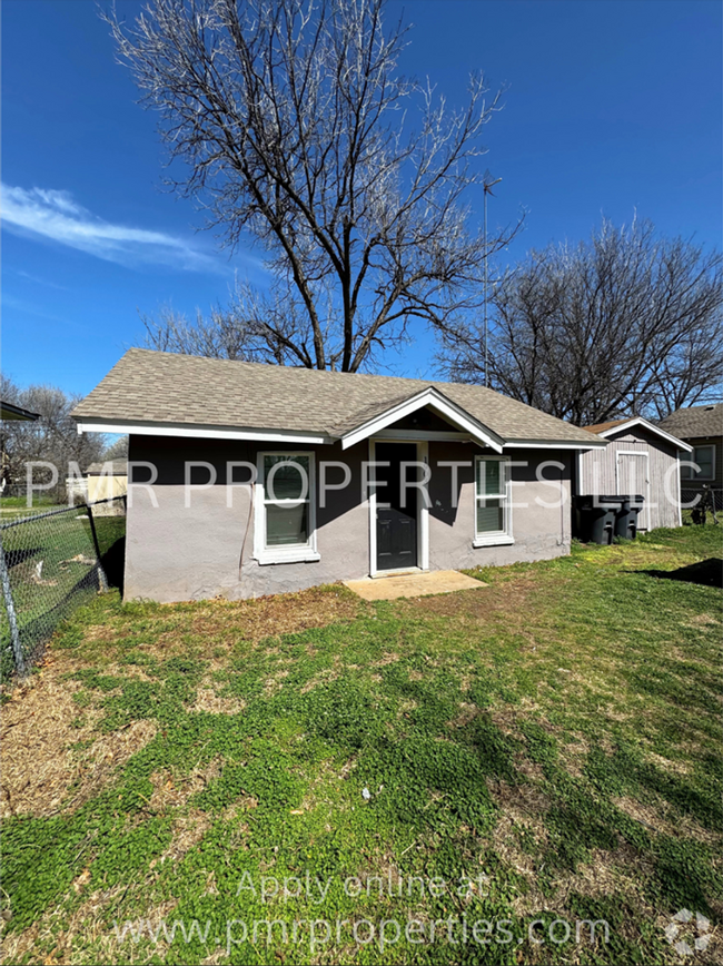 Building Photo - 2Bed/1 Bath Home