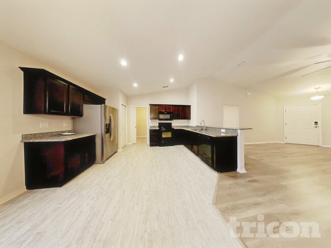 Photo - 505 Interlock St
