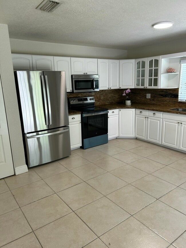 Photo - 61 NW 47th St