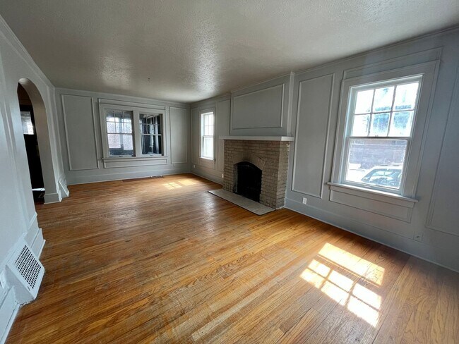 Photo - 3058 Belvedere Blvd