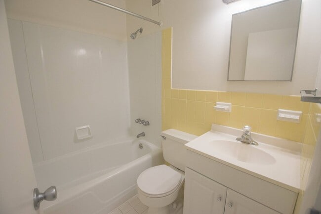Ejemplo de baño - Lansdale Village Apartments