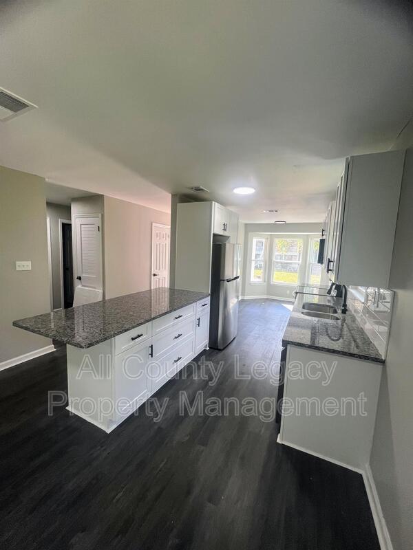 Photo - 140 Cumberland Ct