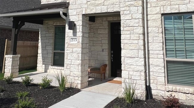 Photo - 213 Poole Ln