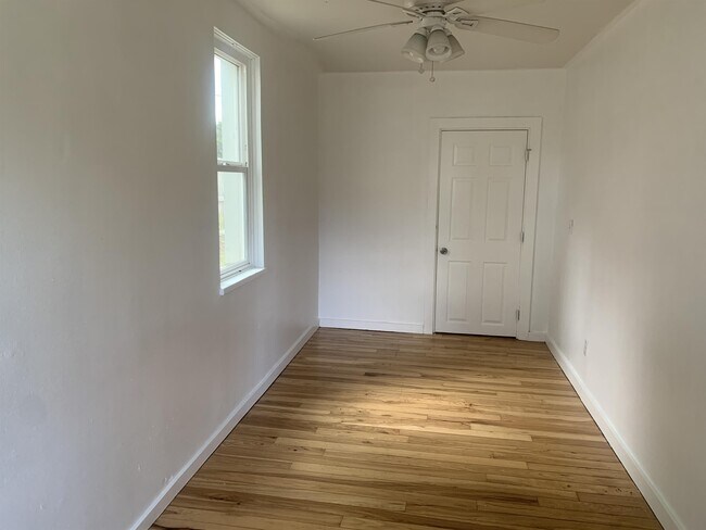 Photo - 1661 Valentia St