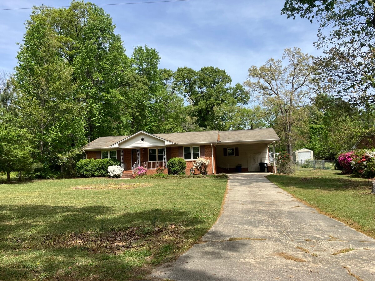 Photo - 3608 Red Bud St