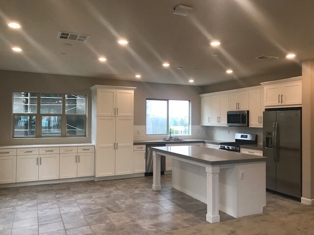 Photo - 1569 Castillo Way