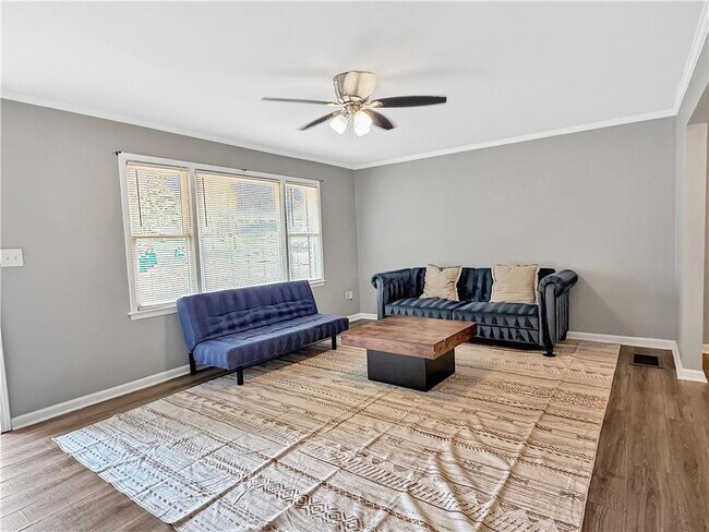 Photo - 1576 Carolyn Dr SW