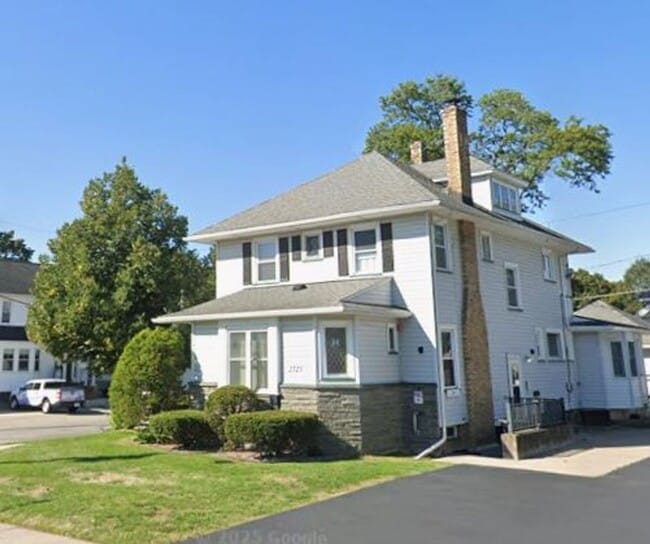 Building Photo - 2729 Dewey Ave Unit 1