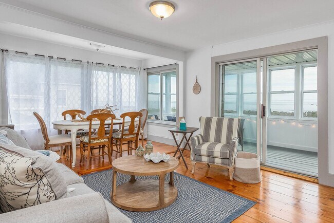 Building Photo - 1497 Ocean Blvd Unit 2nd Floor