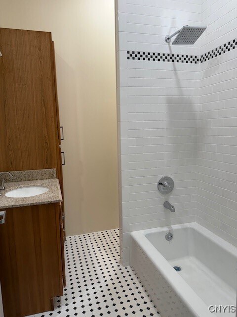 Photo - 141 S Peterboro St